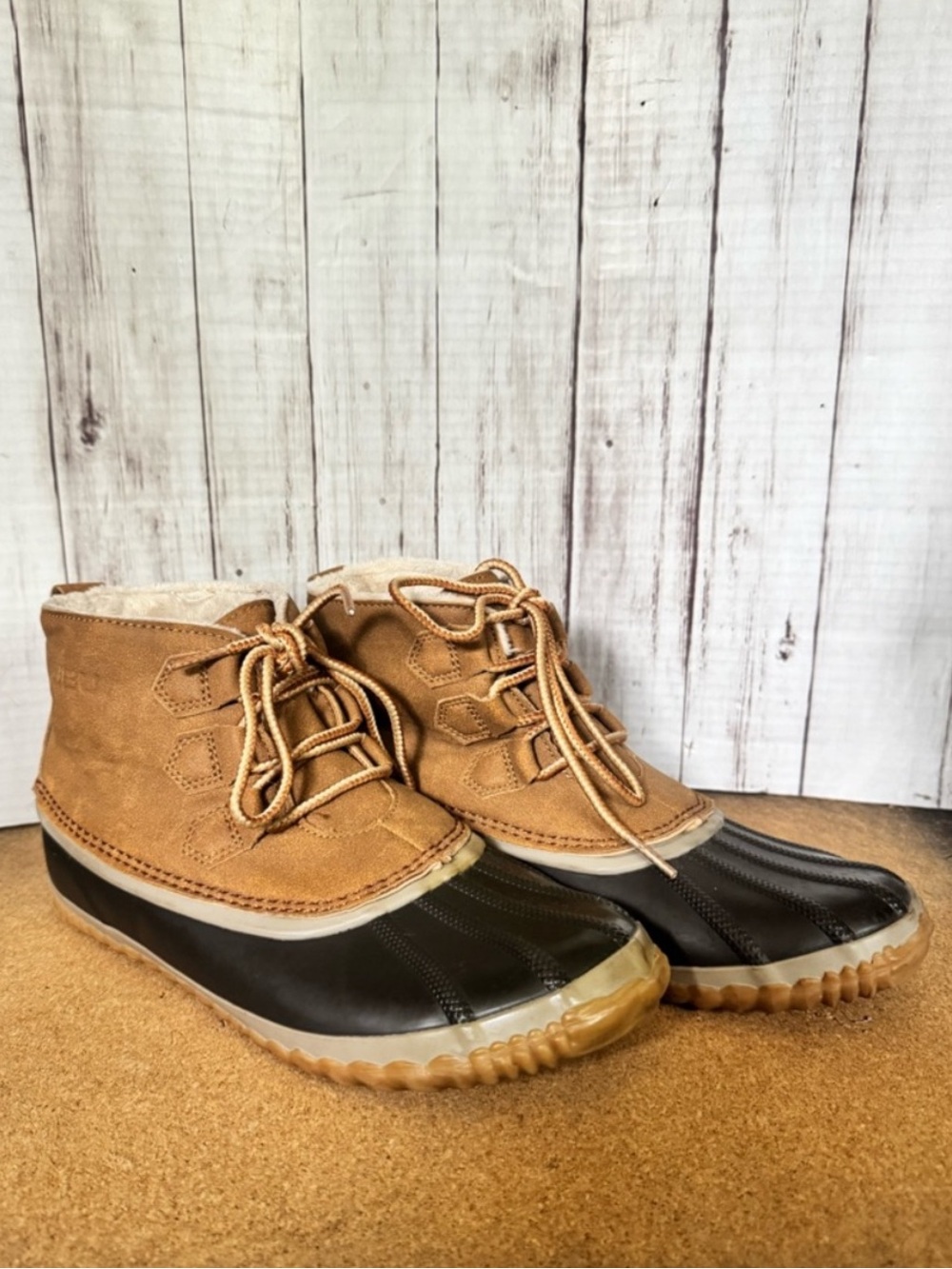 JBU Duck Boots Size 9 Nala Hiking Leather High Top Lace Up Faux Fur